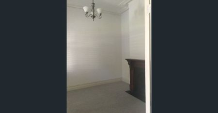 Charming Victorian Cottage - Photo 5