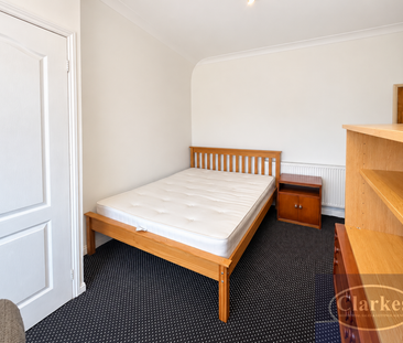 5 bedroom detached house to rent - Photo 2