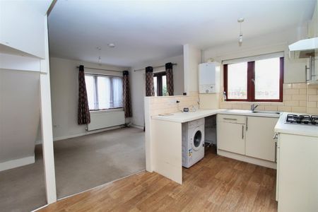 2 Bedroom House - Semi-Detached To Let - Photo 5