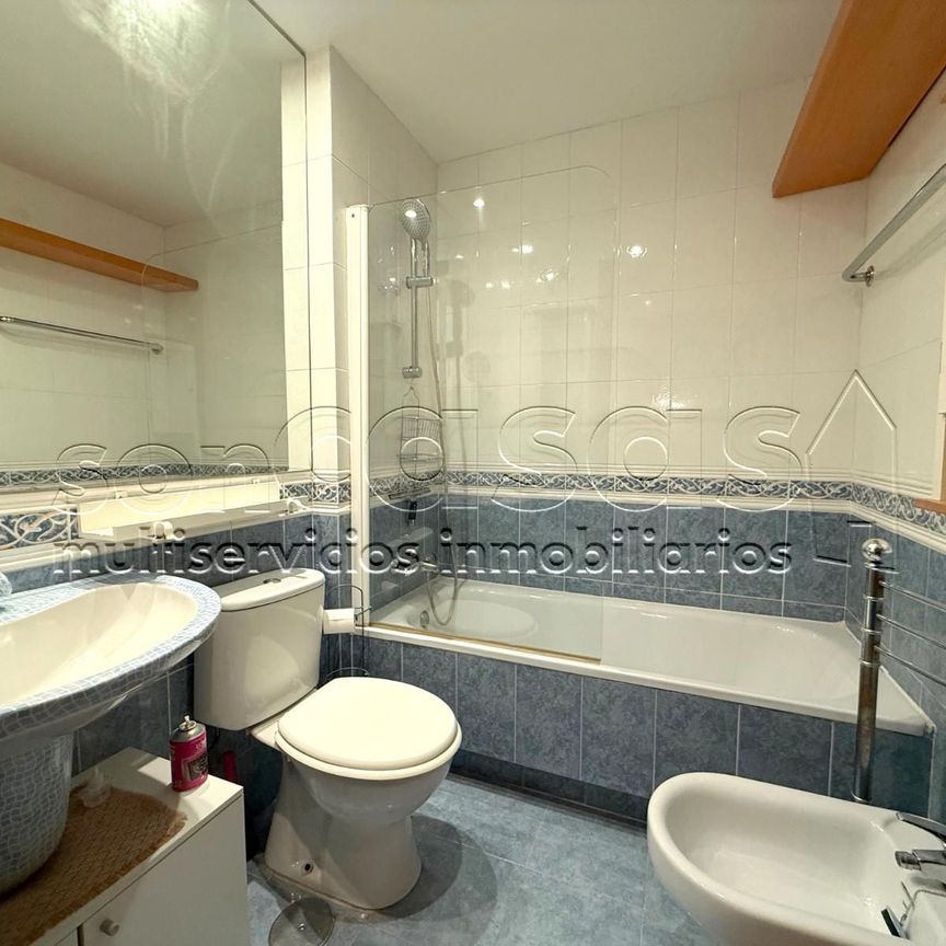 Piso de alquiler en General, Casco Histórico de Barajas - Photo 1