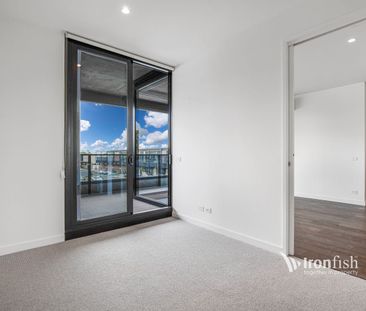 Spacious Two Bedroom Apartment - Photo 3