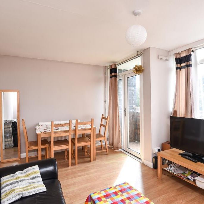 3 bedroom flat to rent - Photo 1