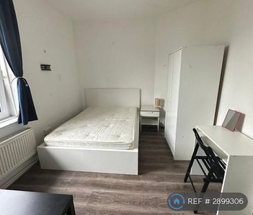 1 bedroom in a flat share to rent - Photo 1