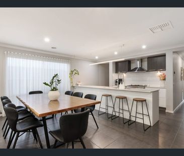 STYLISH AND SPACIOUS HOME IN PEACEFUL COURT LOCATION - Photo 5