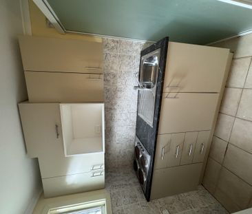 Huge Family Home in Glenfield with 4 Bedrooms including granny - Photo 2