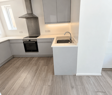 5 bedroom semi-detached house to rent - Photo 2