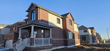 Detached Home For Lease | S8106448 - Photo 2