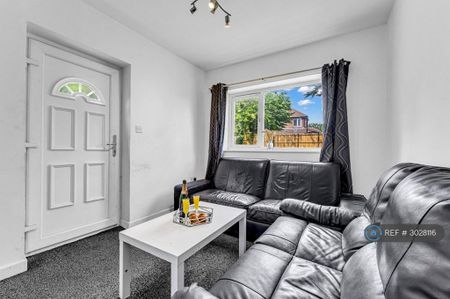 1 bedroom in a house share to rent - Photo 3