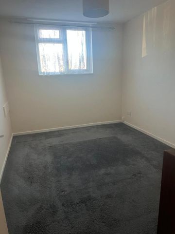 3 bedroom flat to rent - Photo 2