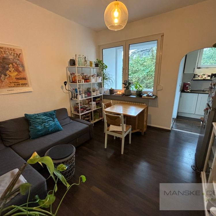 Attraktive 2,5-Zimmerwohnung mit Einbauküche und Loggia in Toplage von Essen-Holsterhausen. - Photo 1