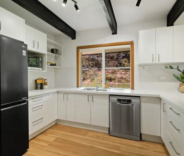 Sunlit Family Retreat - Photo 1