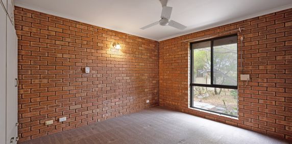 Neat Family Home - Ready for Christmas! - Photo 2