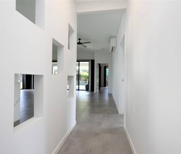 A Class Above the Rest - Fully Tiled and Air Conditioned - Many Extras - Photo 6