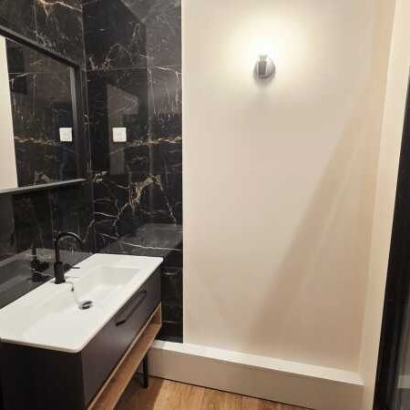 Location Appartement 3 Pièces 77 m² - Photo 1