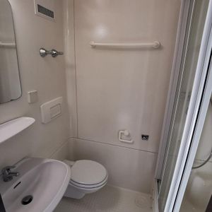 Möblierte 1 Zimmer Wohnung, Dusche, WC, komplett ausgestattet - Foto 3