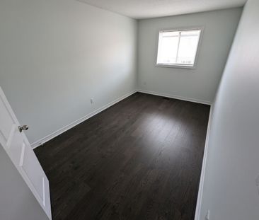 For Lease - 34 Kingsborough Drive, Hamilton, Ontario - Photo 6