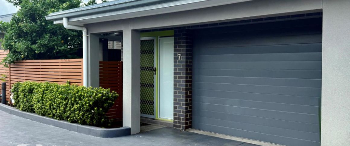 MODERN LAKESIDE VILLA - Photo 1