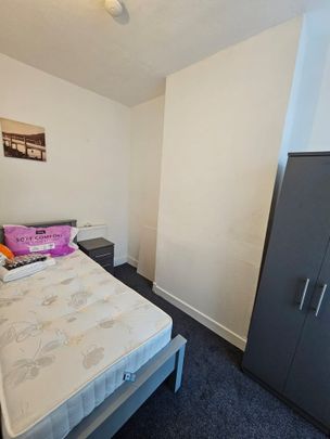 Room in a Shared House, Tenby Road, B13 - Photo 1