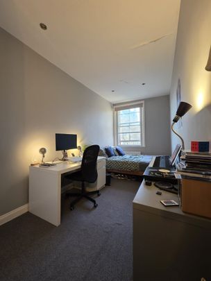3 Bed Flat, Cromwell Road, SW7 - Photo 1
