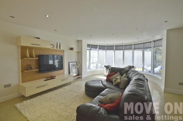 Upper Golf Links Road, Broadstone, Dorset, BH18 - Photo 1