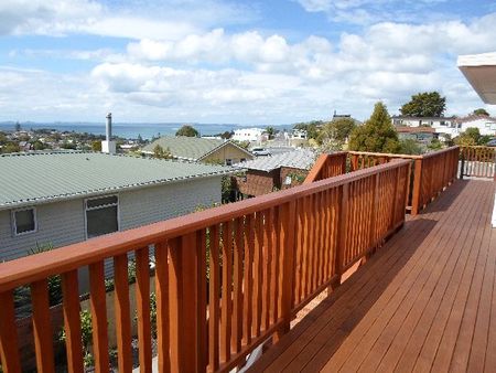 Property Management3 Tudor Place, Mairangi Bay - Townhouse for Rent - Photo 2