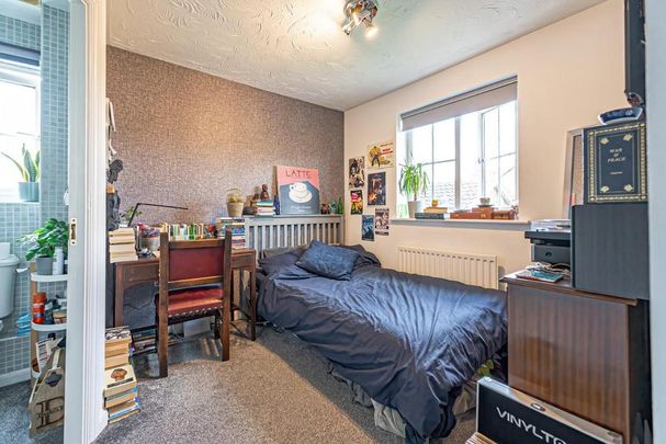 4 bedroom detached house to rent - Photo 1