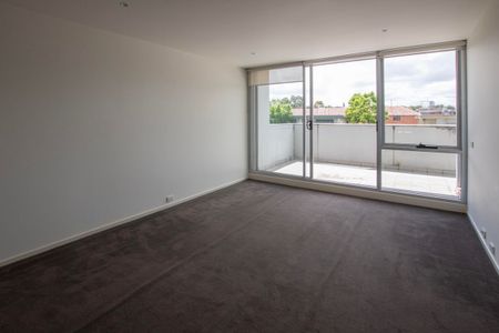 Stylish 2-Bedroom Apartment in Prime St Kilda Location - Photo 5