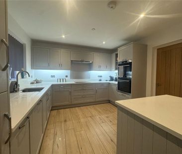 4 bedroom detached house to rent - Photo 2