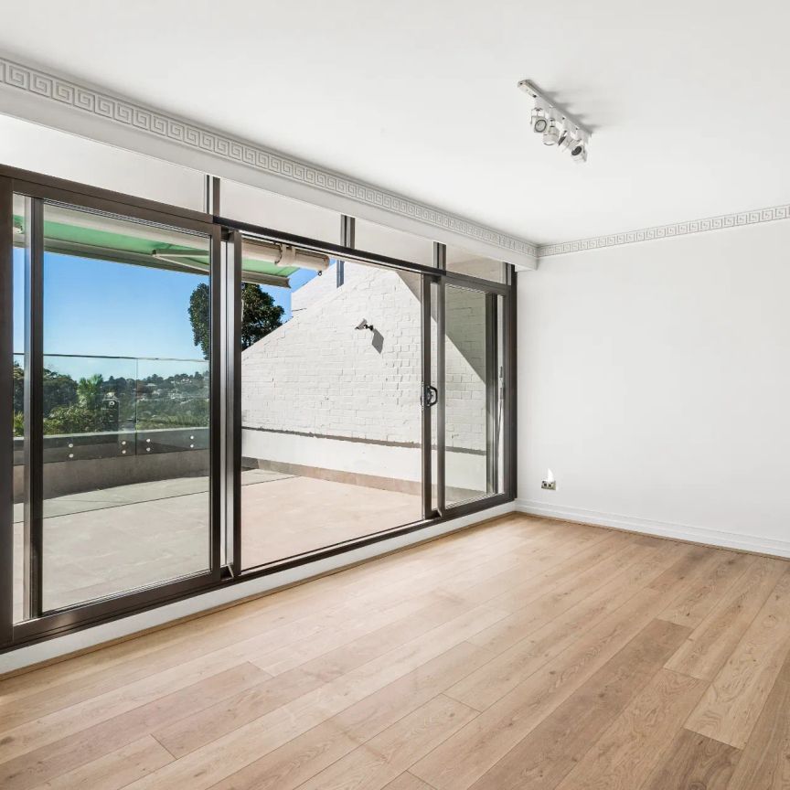 North Facing Penthouse Apartment with Harbour Views in Prestigious 'Rosemont Gardens'" - Photo 1