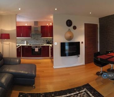 2 bedroom flat to rent - Photo 2