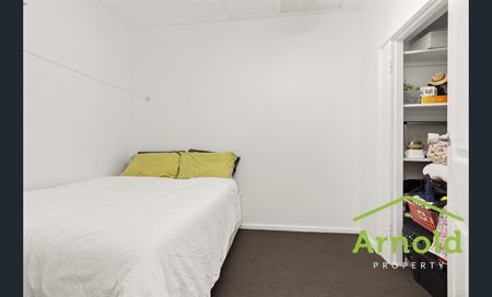 Beautiful 2 Bedroom Unit - Photo 2