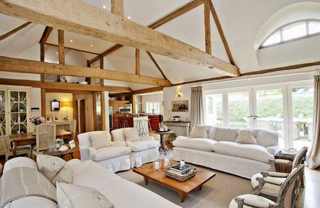 5 bedroom detached house to rent - Photo 2