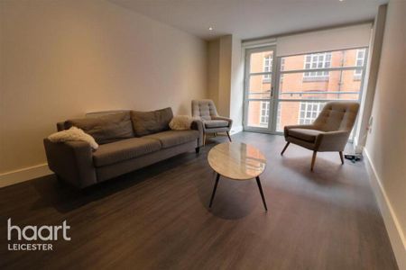 2 bedroom flat to rent - Photo 2