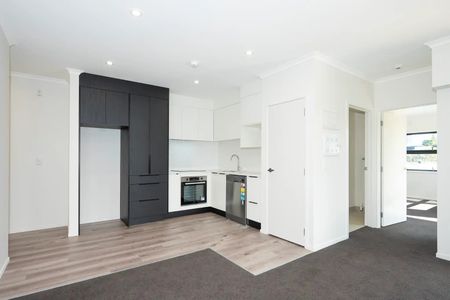 Located in the vibrant heart of Hillcrest, this stylish, low-maintenance apartment is perfect for students or professionals wanting a prime, convenient location. - Photo 2