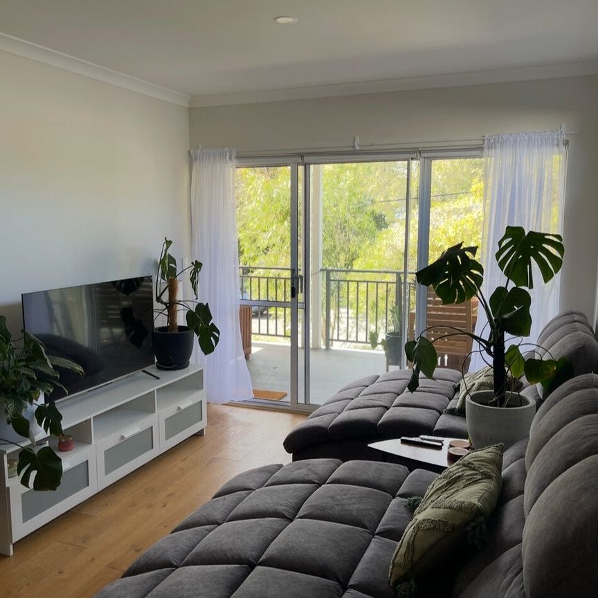 Kensington - Photo 1