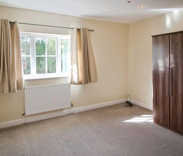 2 bedroom mews to rent - Photo 5