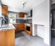 3 bedroom end of terrace house to rent - Photo 2