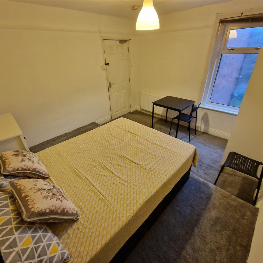 Four Stones, Bournemouth, BH1 - Photo 1