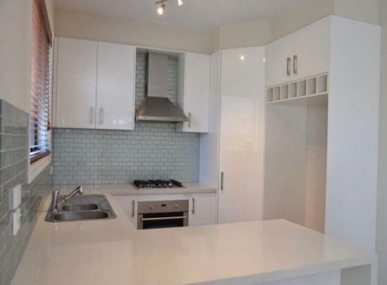 Three Bedroom Townhouse Newport- Garage not available to this property - Photo 1