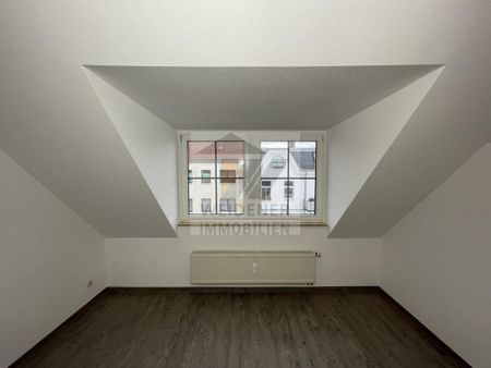 Neuer Bodenbelag, Wanne und Dusche! Schicke 3 Zimmer DG Wohnung - Photo 2