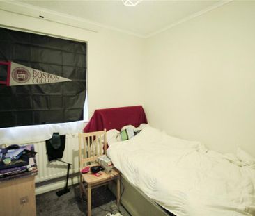 4 bedroom semi-detached house to rent - Photo 5