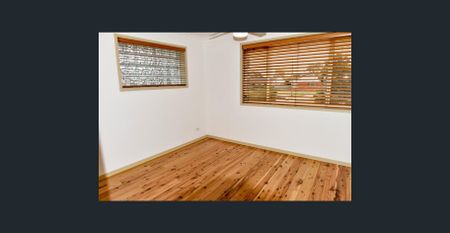 2 bedroom flat attached to the side of the house. - Photo 4