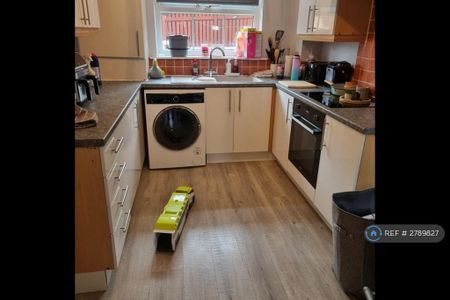 3 bedroom detached house to rent - Photo 4