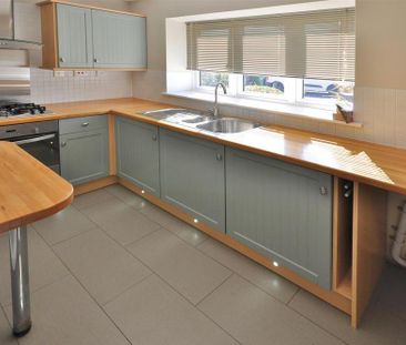 2 bedroom semi-detached house to rent - Photo 6