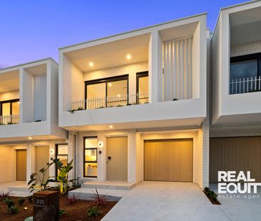 2/25 Magree Crescent, Chipping Norton NSW 2170 - House For Rent | D... - Photo 6