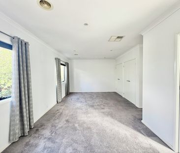 Spacious Family Living in a Quiet Court Location - Photo 4