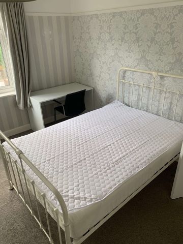 4 Bed Terraced House, Elm Park, BS34 - Photo 5