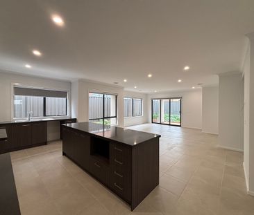 A Beautiful Blend of Functionality and Elegance - Photo 5