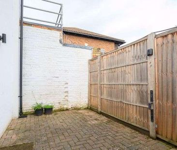 Queens Road, Weybridge, KT13 - Photo 3