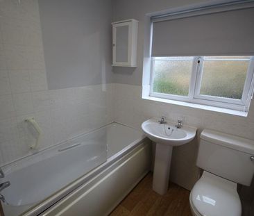 2 bedroom semi-detached house to rent - Photo 5
